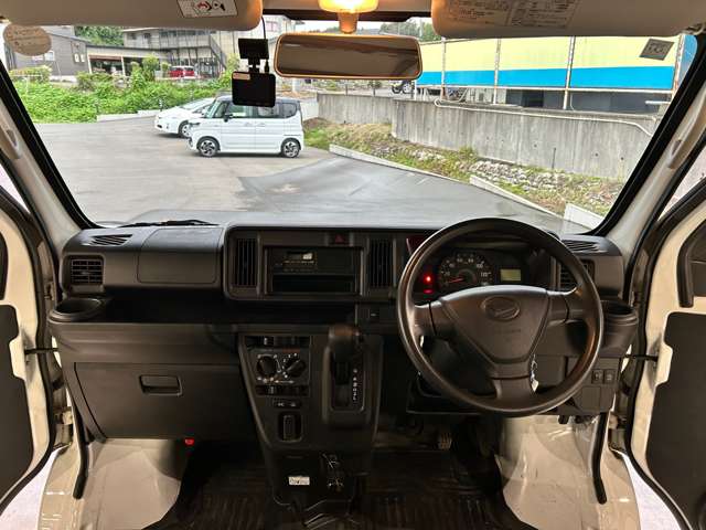 Daihatsu Hijet Cargo 4