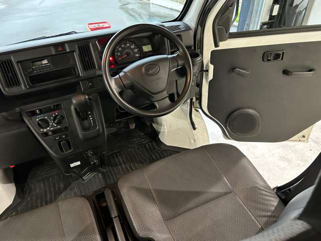 Daihatsu Hijet Cargo 5