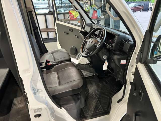 Daihatsu Hijet Cargo 6