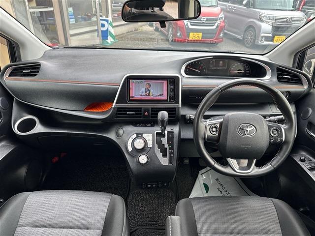 Toyota Sienta 3