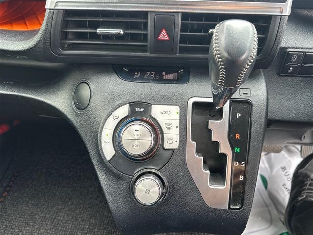 Toyota Sienta 9