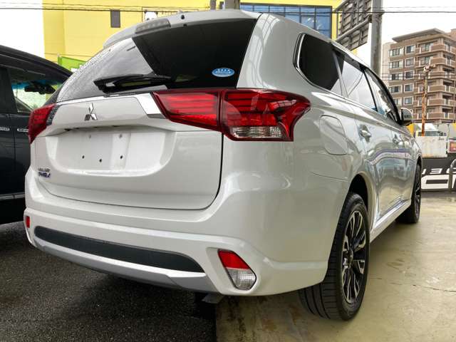 Mitsubishi Outlander PHEV 11