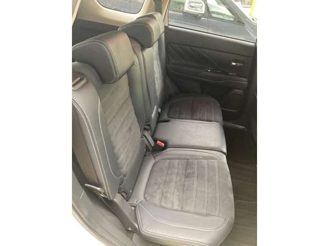 Mitsubishi Outlander PHEV 4