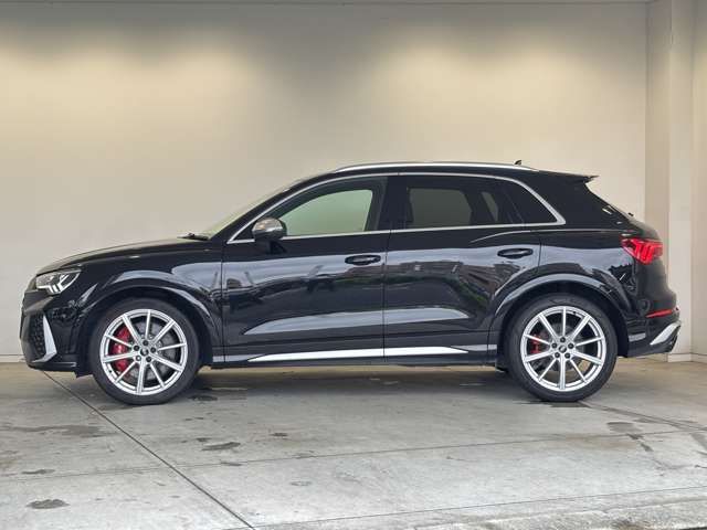 Audi RS Q3 7