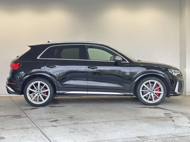 Audi RS Q3 8