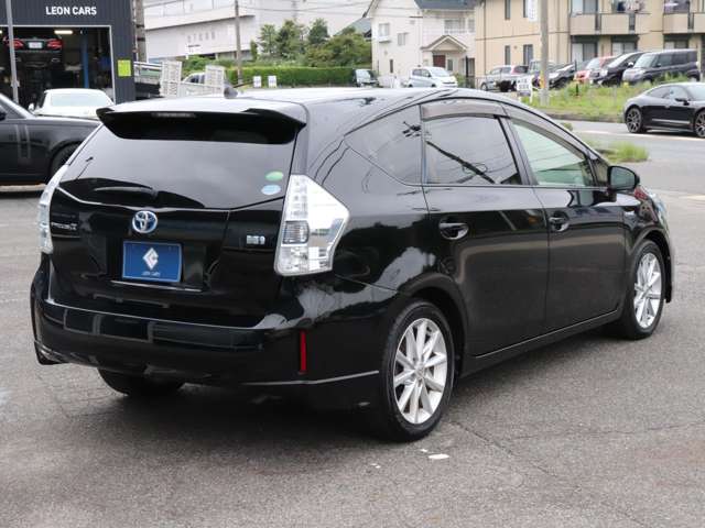 Toyota Prius α 11