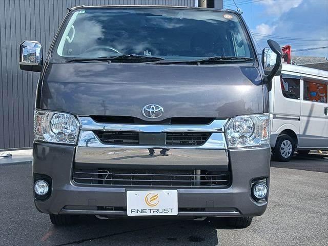 Toyota Hiace Van 11