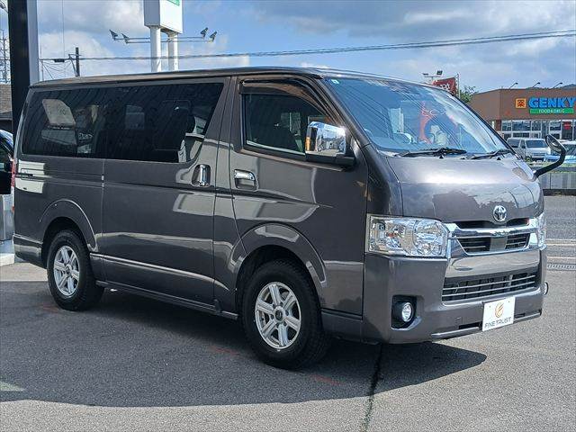 Toyota Hiace Van 12