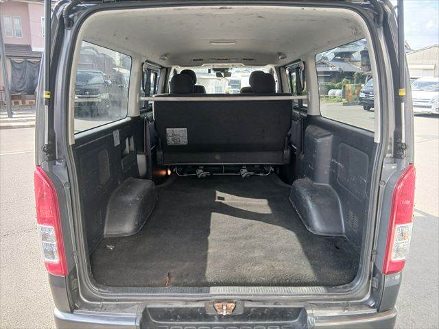 Toyota Hiace Van 6