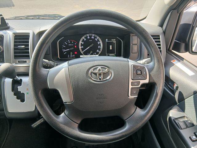 Toyota Hiace Van 7