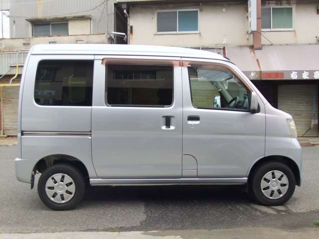 Daihatsu Hijet Cargo 6