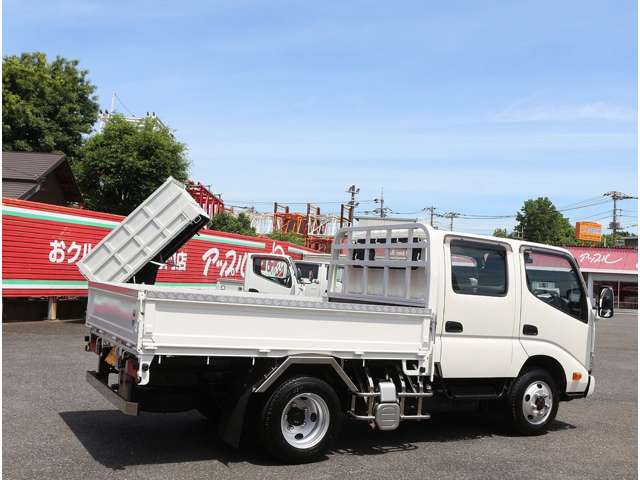 Hino Dutro 9