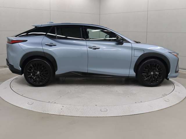 Lexus RZ 4