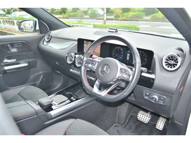 Mercedes-Benz GLA-Class 12
