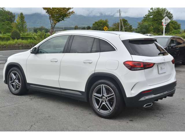 Mercedes-Benz GLA-Class 10