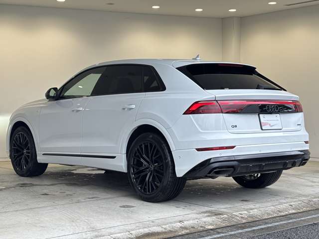 Audi Q8 11