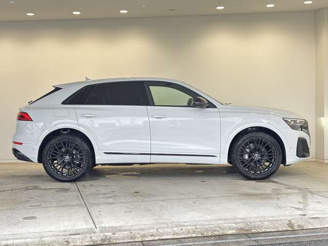 Audi Q8 8