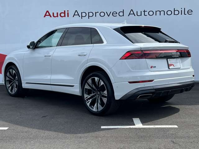 Audi Q8 11