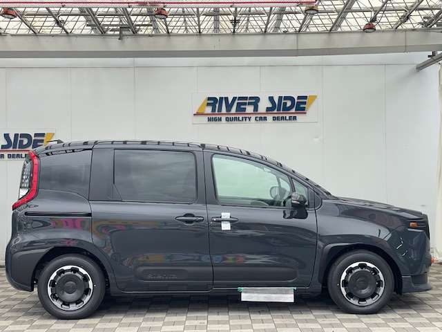 Toyota Sienta 2