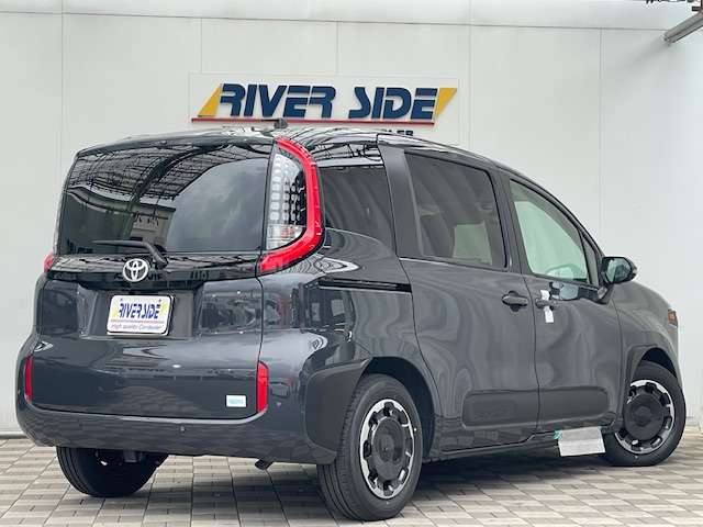 Toyota Sienta 3