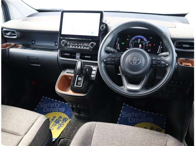 Toyota Sienta 4