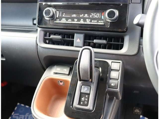 Toyota Sienta 9