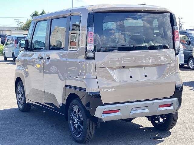 Mitsubishi Delica Mini 12