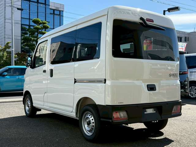 Daihatsu Hijet Cargo 12