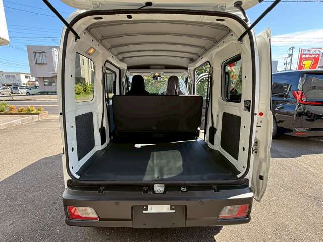 Daihatsu Hijet Cargo 9