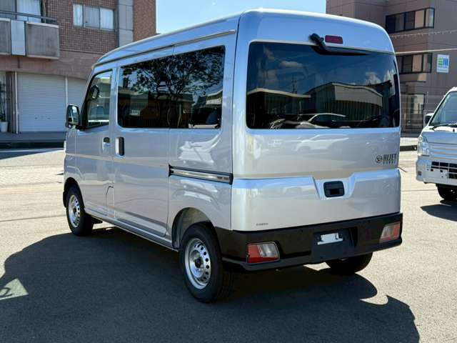 Daihatsu Hijet Cargo 12