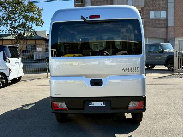 Daihatsu Hijet Cargo 8