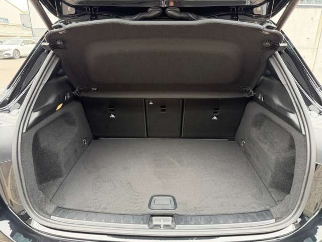 Mercedes-Benz GLA-Class 11
