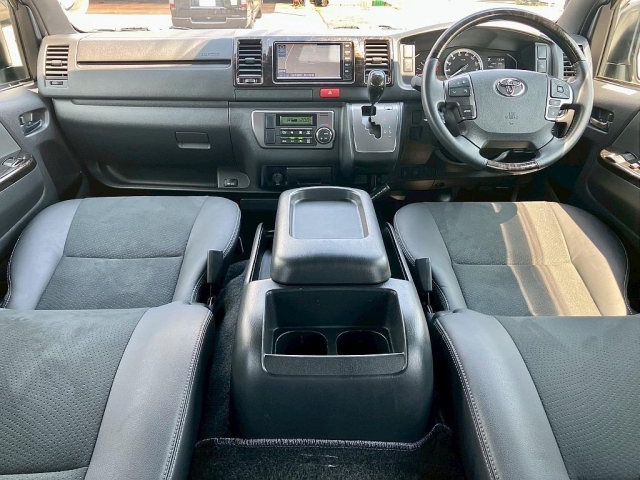Toyota Hiace Van 3