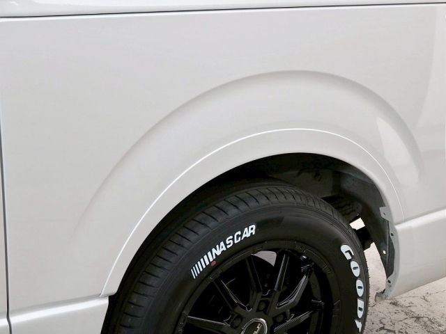 Toyota Hiace Van 6