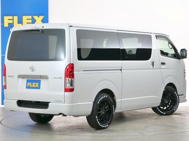 Toyota Hiace Van 8