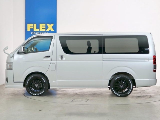 Toyota Hiace Van 10