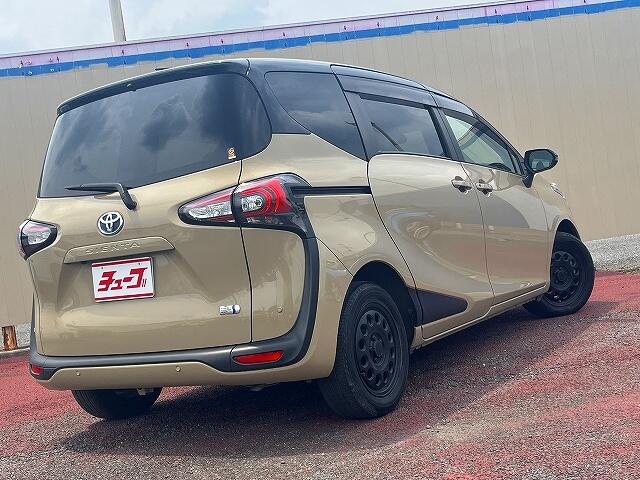Toyota Sienta 6