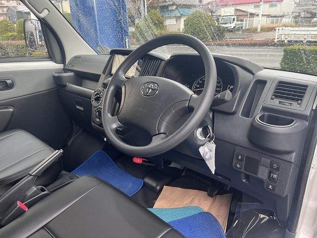 Toyota Town Ace Van 12