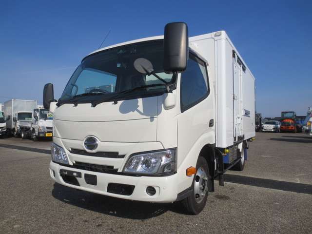 Hino Dutro 3
