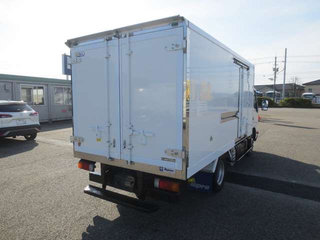 Hino Dutro 4