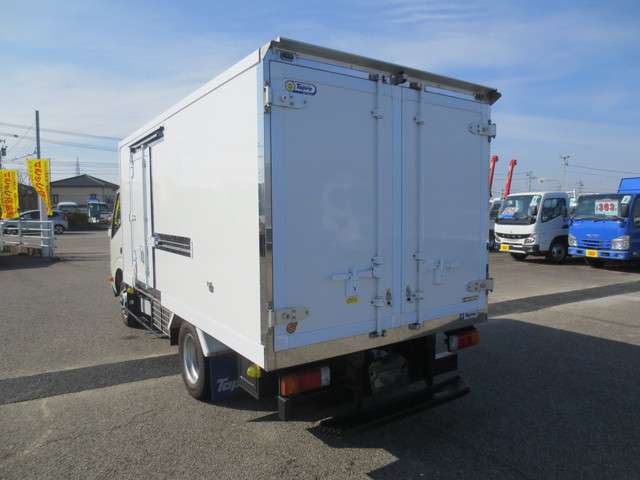 Hino Dutro 5