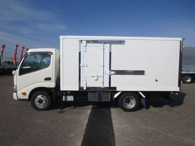 Hino Dutro 9