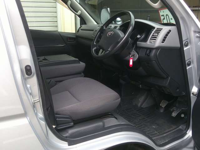 Toyota Regius Ace 11