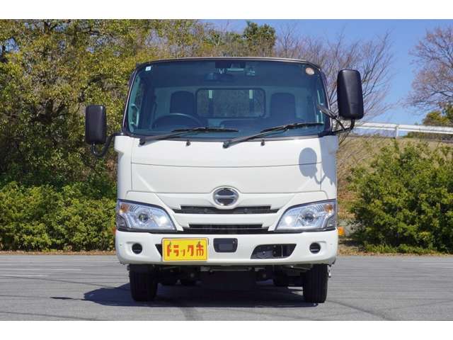 Hino Dutro 4