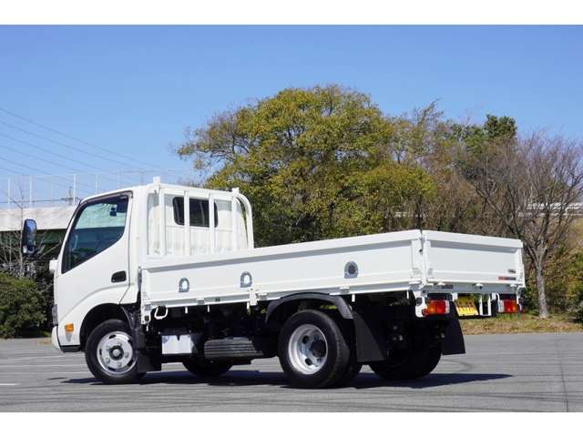 Hino Dutro 8