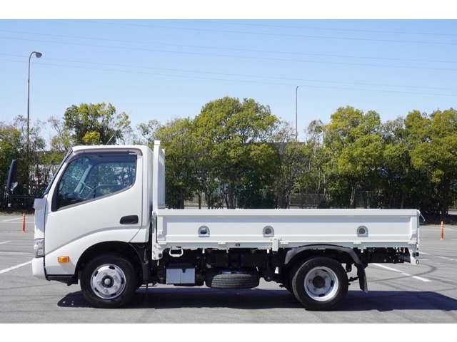 Hino Dutro 9