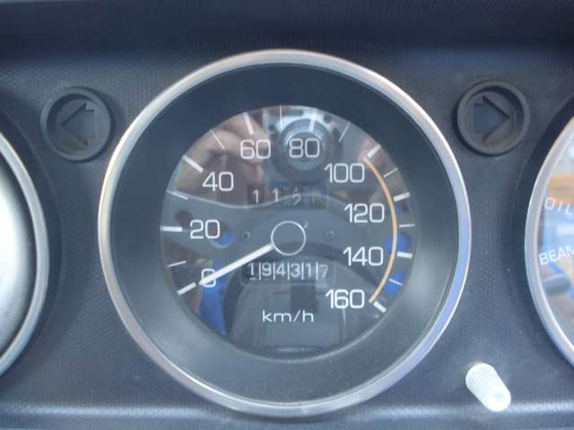 Nissan Sunny Truck 8