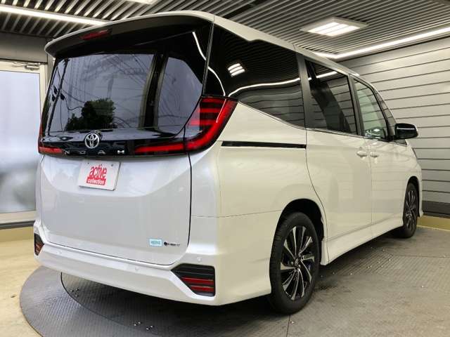 Toyota Noah 11