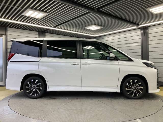 Toyota Noah 12