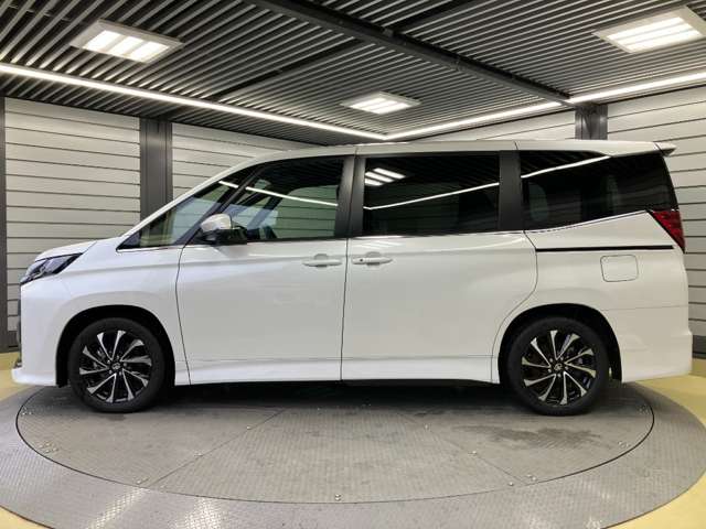 Toyota Noah 8